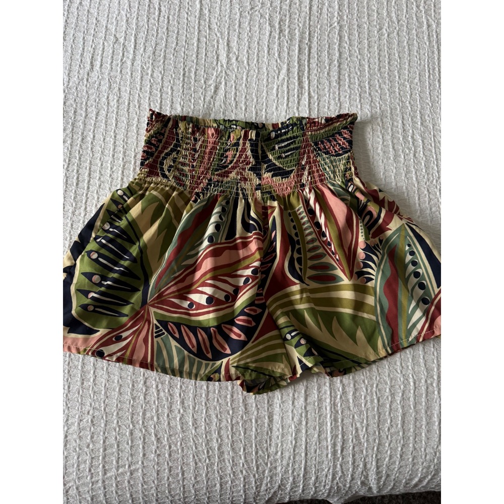 Live 4 Truth Shorts Womens sz L Leaf Print Smocked Waist